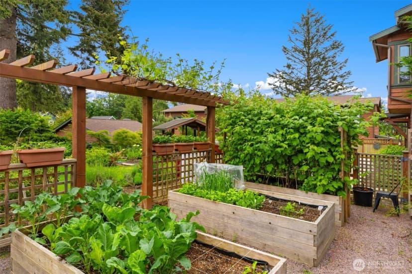 Property photo for 565 Ericksen Avenue Ne, Bainbridge Island photo 31