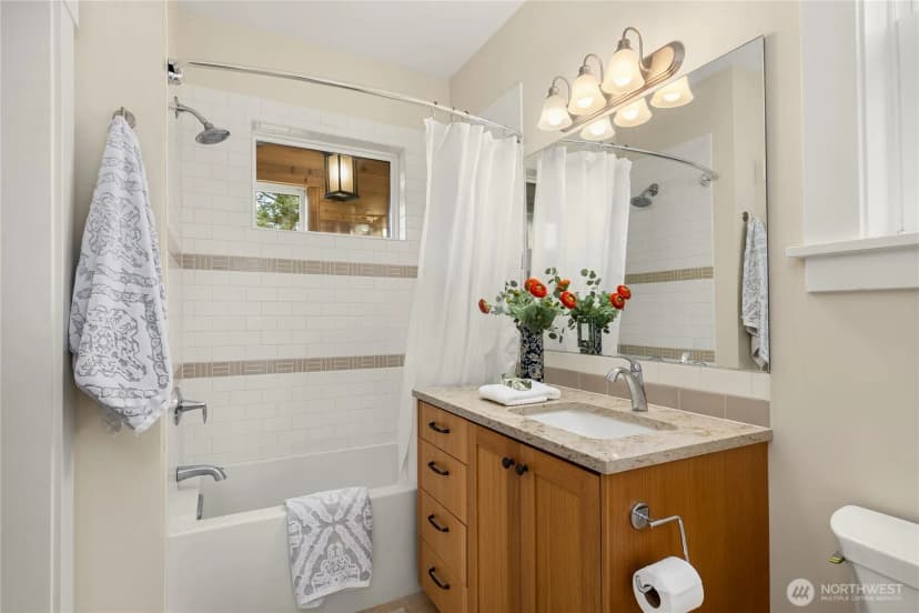 Property photo for 565 Ericksen Avenue Ne, Bainbridge Island photo 11