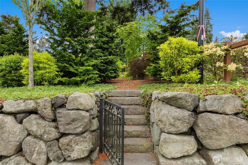 Property photo for 565 Ericksen Avenue Ne, Bainbridge Island photo 15