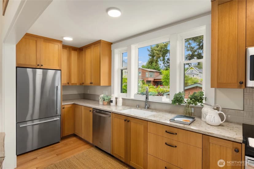 Property photo for 565 Ericksen Avenue Ne, Bainbridge Island photo 8