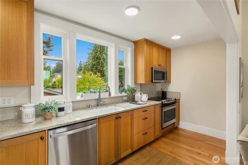 Property photo for 565 Ericksen Avenue Ne, Bainbridge Island photo 9