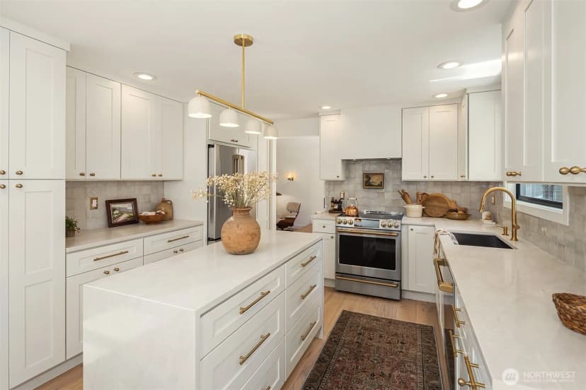 Property photo for 7709 Ridgecrest Lane, Mercer Island photo 4