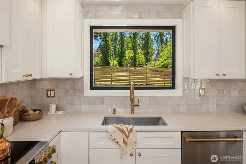 Property photo for 7709 Ridgecrest Lane, Mercer Island photo 8