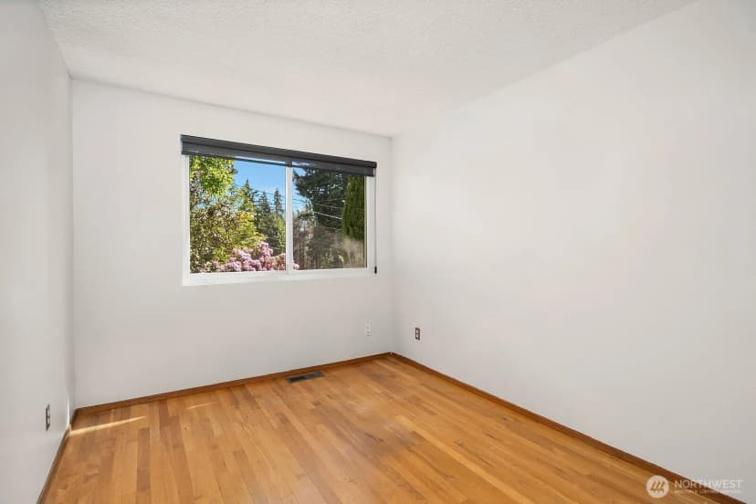 Property photo for 200 154th Place Se, Bellevue photo 13