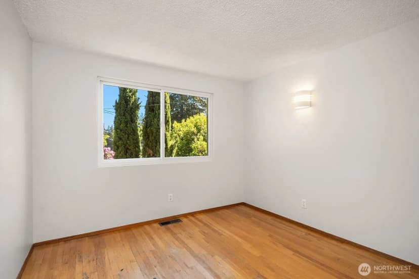 Property photo for 200 154th Place Se, Bellevue photo 15