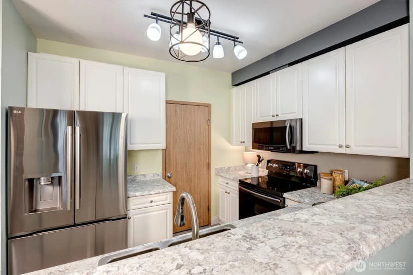 Property photo for 10825 Se 200th Street #e202, Kent photo 7