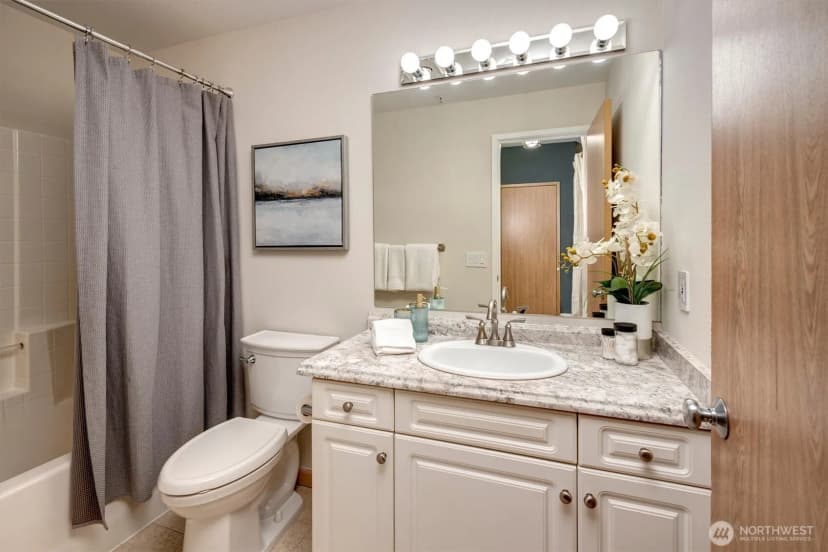Property photo for 10825 Se 200th Street #e202, Kent photo 13