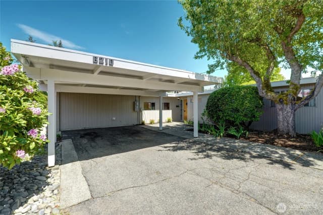 Property photo for 8210 Se 36th Street, Mercer Island photo 3