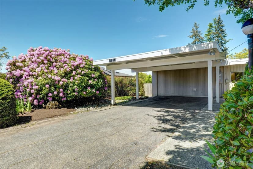 Property photo for 8210 Se 36th Street, Mercer Island photo 2