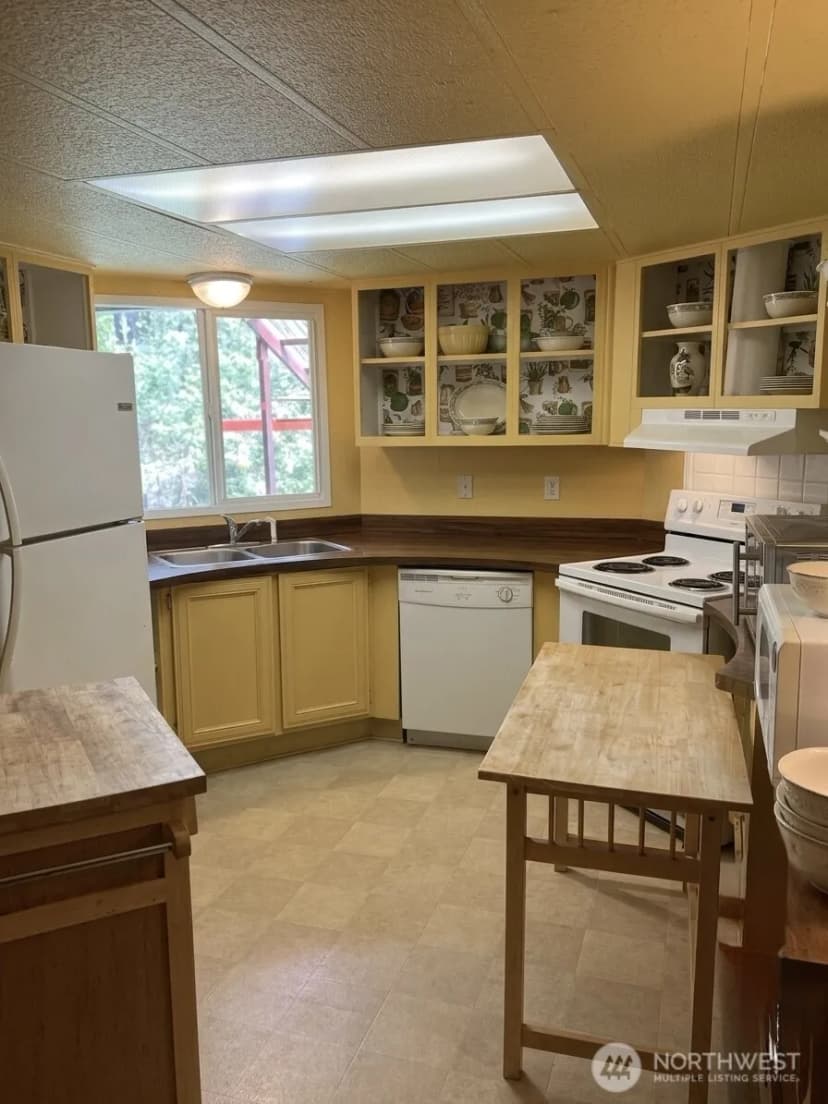 Property photo for 32711 36th Avenue E, Eatonville photo 5