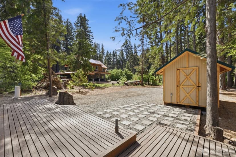 Property photo for 881 Lake Cabins Road, Ronald photo 15