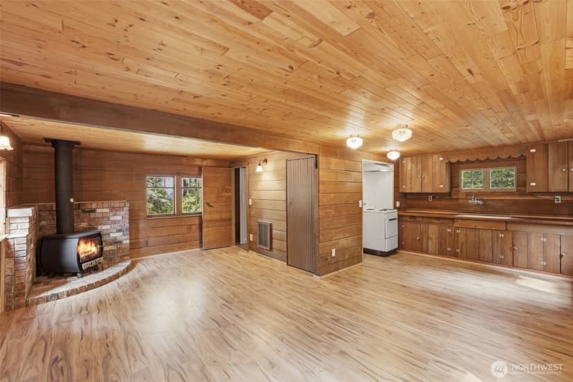 Property photo for 881 Lake Cabins Road, Ronald photo 8
