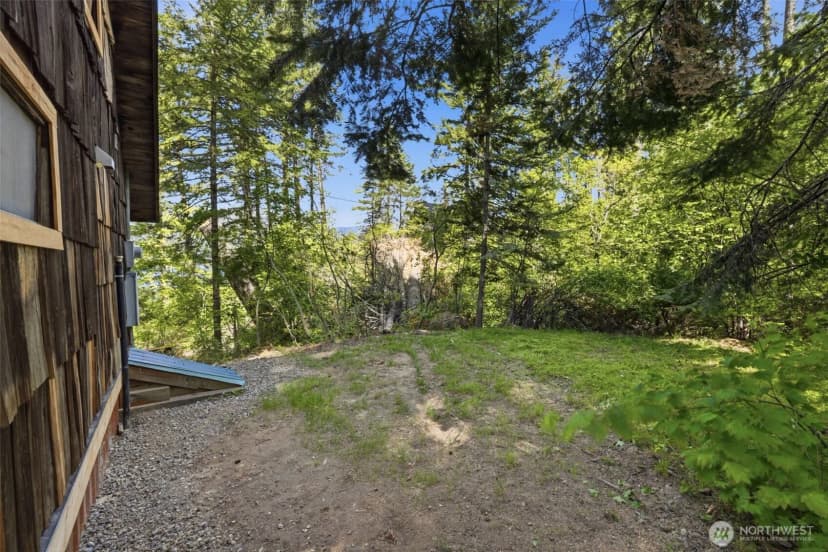 Property photo for 881 Lake Cabins Road, Ronald photo 19