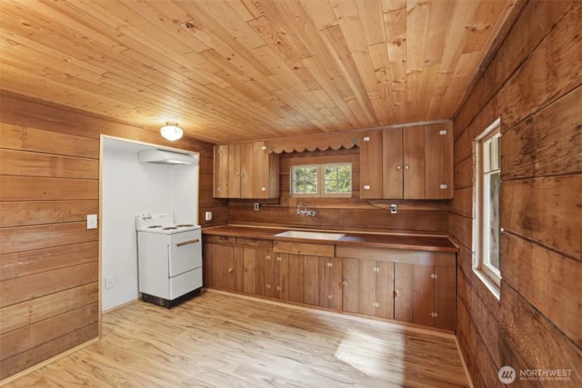 Property photo for 881 Lake Cabins Road, Ronald photo 6