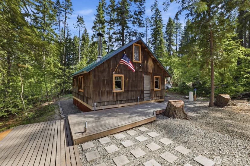 Property photo for 881 Lake Cabins Road, Ronald photo 4