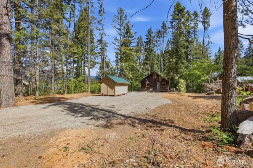 Property photo for 881 Lake Cabins Road, Ronald photo 18