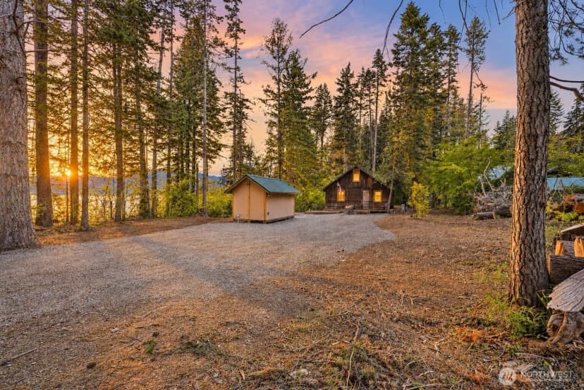 Property photo for 881 Lake Cabins Road, Ronald photo 2