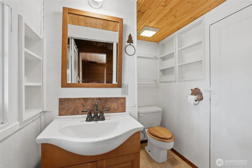 Property photo for 881 Lake Cabins Road, Ronald photo 10