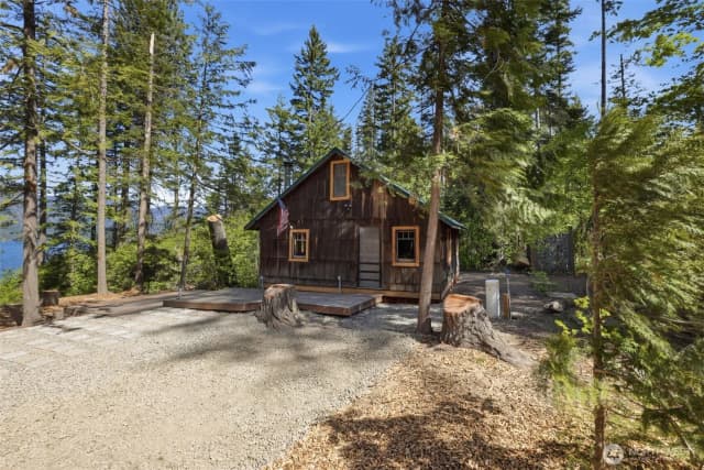 Property photo for 881 Lake Cabins Road, Ronald photo 3