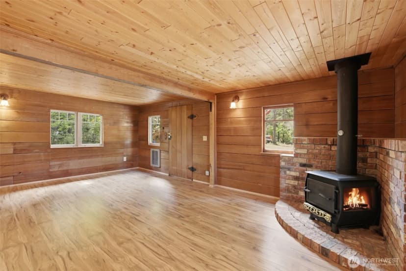 Property photo for 881 Lake Cabins Road, Ronald photo 7
