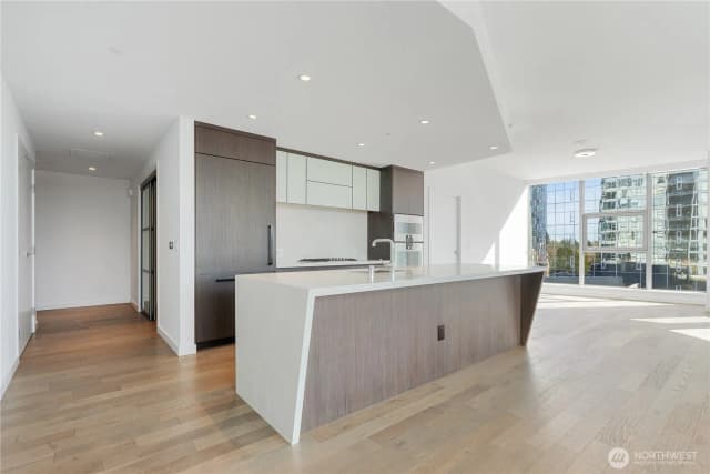 Property photo for 188 Bellevue Way Ne #805, Bellevue photo 4