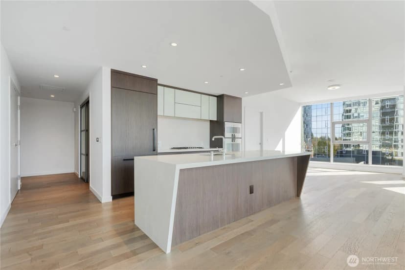 Property photo for 188 Bellevue Way Ne #805, Bellevue photo 4