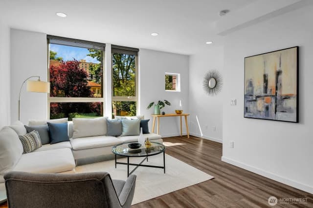 Property photo for 1318 S Atlantic Street, Seattle photo 4