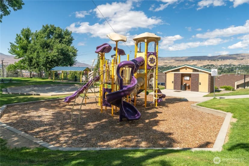 Property photo for 201 Pennsylvania Avenue #15, Wenatchee photo 31