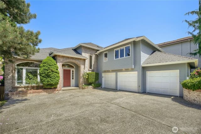 Property photo for 15810 Se 45th Place, Bellevue photo 2