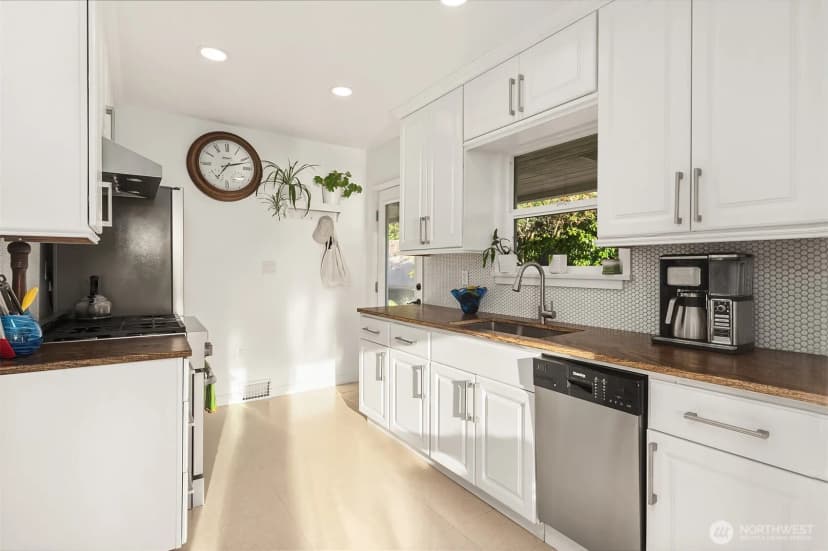 Property photo for 9326 California Avenue Sw, Seattle photo 14