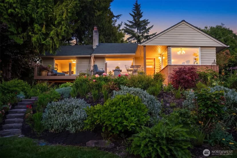 Property photo for 9326 California Avenue Sw, Seattle photo 3