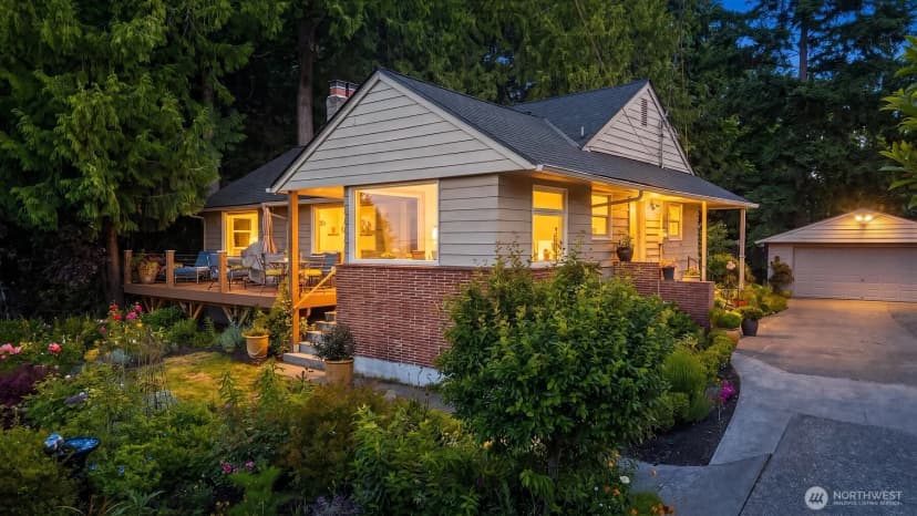 Property photo for 9326 California Avenue Sw, Seattle photo 4