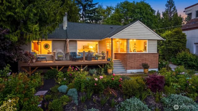 Property photo for 9326 California Avenue Sw, Seattle photo 2