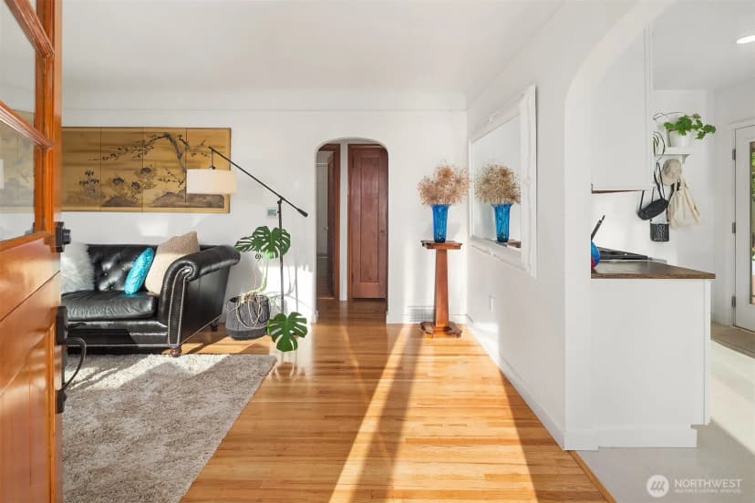 Property photo for 9326 California Avenue Sw, Seattle photo 5