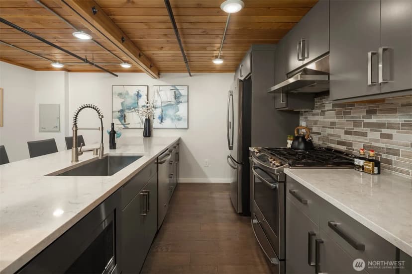 Property photo for 3298 Ne 65th Street #103, Seattle photo 14