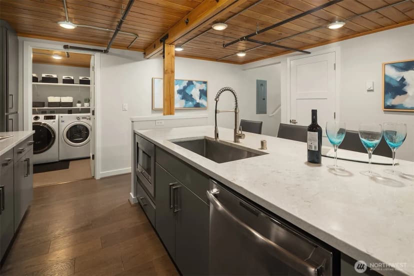 Property photo for 3298 Ne 65th Street #103, Seattle photo 15