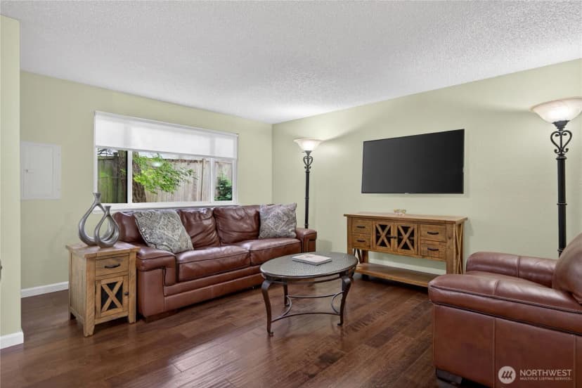 Property photo for 10037 Ne 138th Place #d2, Kirkland photo 3