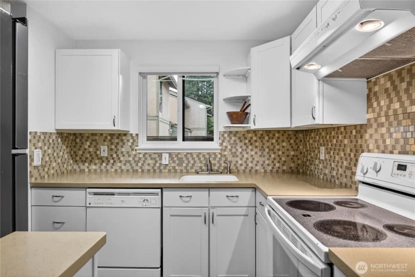 Property photo for 10037 Ne 138th Place #d2, Kirkland photo 2