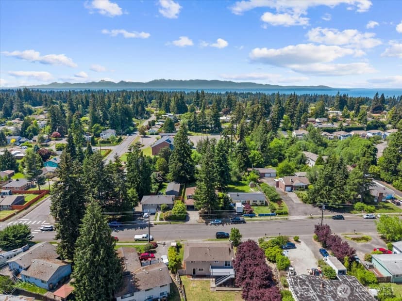 Property photo for 18711 64th Avenue W, Lynnwood photo 32