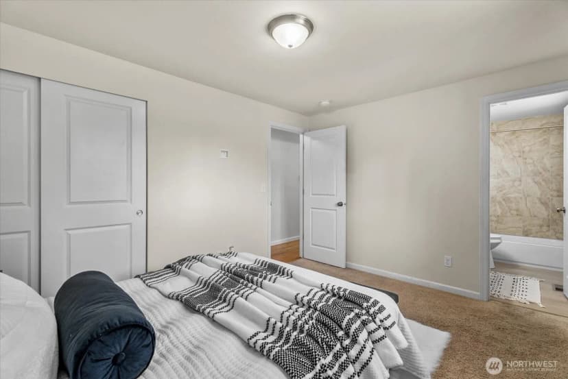 Property photo for 18711 64th Avenue W, Lynnwood photo 12