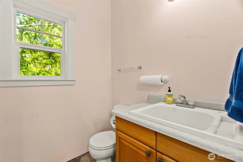 Property photo for 1800 E South Island Drive, Shelton photo 35