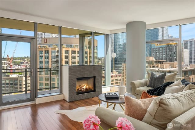 Property photo for 820 Blanchard Street #1605, Seattle photo 2
