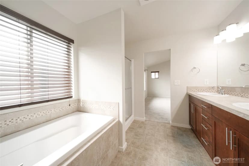 Property photo for 4241 R Street Ne, Auburn photo 16