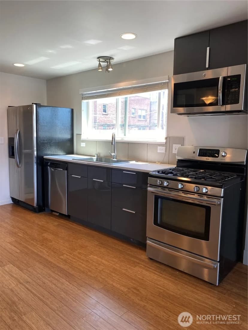 Property photo for 2366 E Yale Avenue E, Seattle photo 8