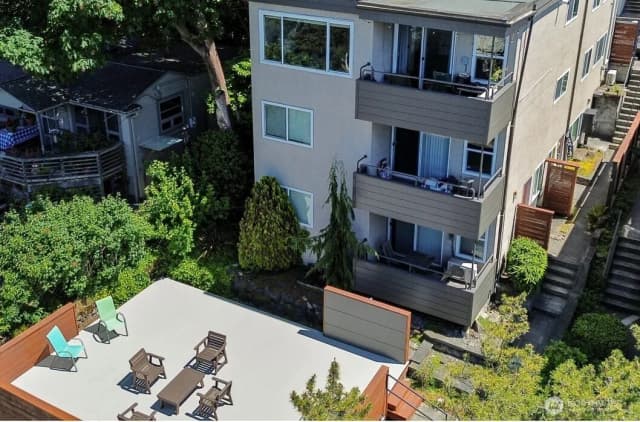Property photo for 2366 E Yale Avenue E, Seattle photo 3