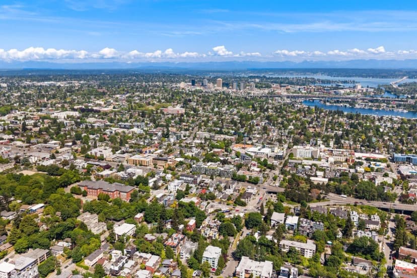 Property photo for 3901 Fremont Avenue N #202, Seattle photo 22