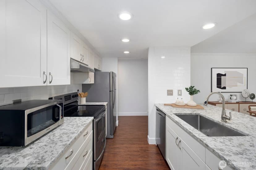 Property photo for 3901 Fremont Avenue N #202, Seattle photo 6