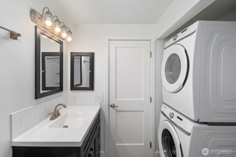 Property photo for 3901 Fremont Avenue N #202, Seattle photo 15