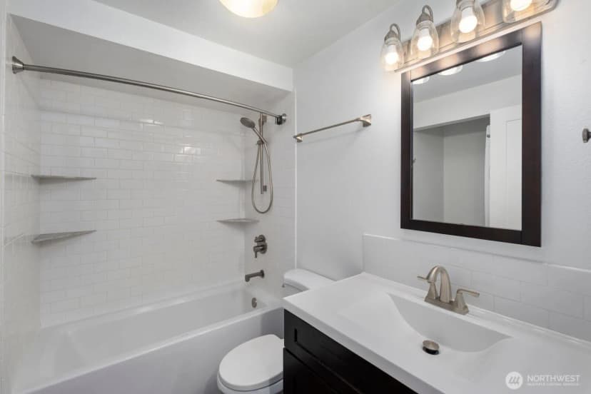 Property photo for 3901 Fremont Avenue N #202, Seattle photo 13