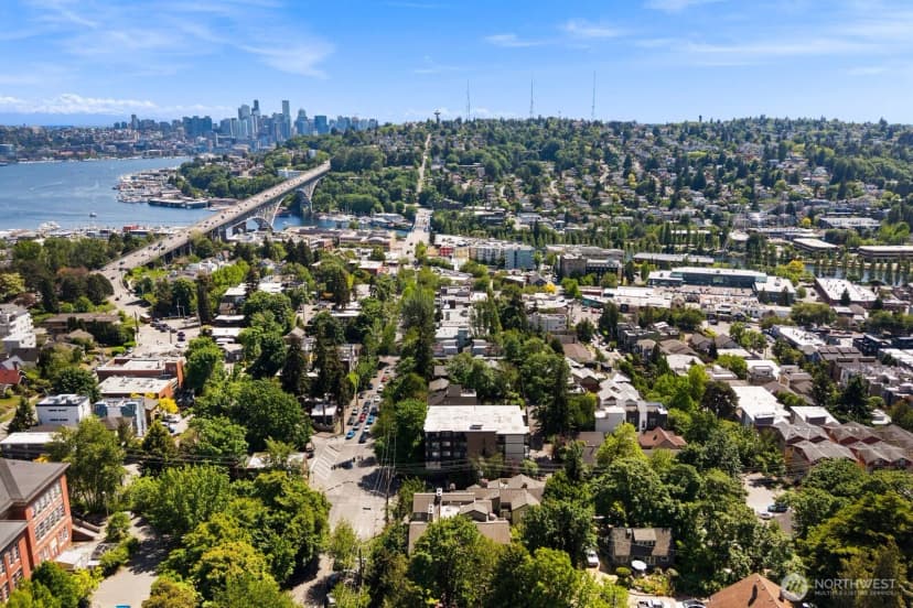 Property photo for 3901 Fremont Avenue N #202, Seattle photo 21
